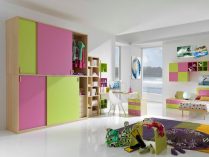 Dormitorio en verde y rosa